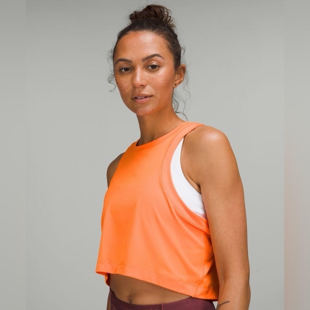 Lululemon open-back cropped tank - Picture 4 of 8